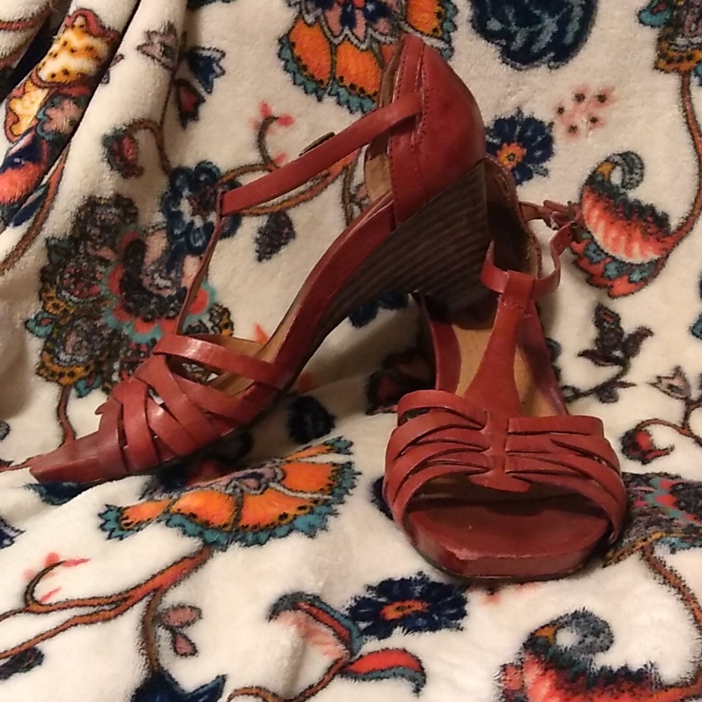 Clarks Artisan Kitten Heel Sandals